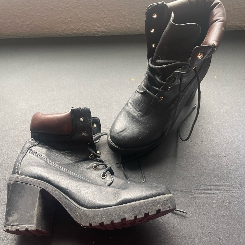 Heeled boots